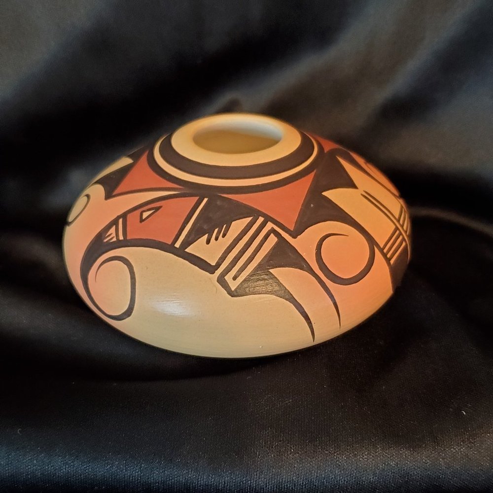 Beautiful Hand Painted Hozoni Pottery Signed by Artist John Dine